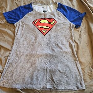 Womens under armour heatgear Superman fitted shirt size Lg